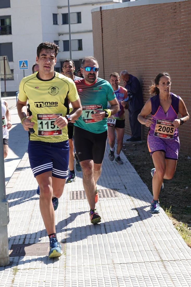 A algunos participantes parece que los 10 kilómetros del reccorido de la prueba de fondo de Loja se les hace leve a tenor de sus sonrisas y buen rollo. Otros en cambio parecen sufrir más o simplemente se concentran para disfrutar de la carrera.