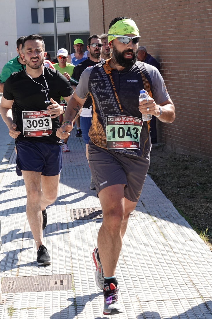 A algunos participantes parece que los 10 kilómetros del reccorido de la prueba de fondo de Loja se les hace leve a tenor de sus sonrisas y buen rollo. Otros en cambio parecen sufrir más o simplemente se concentran para disfrutar de la carrera.