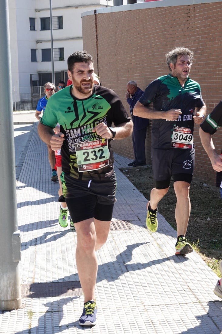 A algunos participantes parece que los 10 kilómetros del reccorido de la prueba de fondo de Loja se les hace leve a tenor de sus sonrisas y buen rollo. Otros en cambio parecen sufrir más o simplemente se concentran para disfrutar de la carrera.