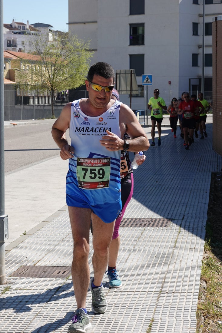 A algunos participantes parece que los 10 kilómetros del reccorido de la prueba de fondo de Loja se les hace leve a tenor de sus sonrisas y buen rollo. Otros en cambio parecen sufrir más o simplemente se concentran para disfrutar de la carrera.