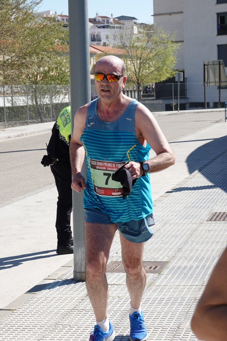 A algunos participantes parece que los 10 kilómetros del reccorido de la prueba de fondo de Loja se les hace leve a tenor de sus sonrisas y buen rollo. Otros en cambio parecen sufrir más o simplemente se concentran para disfrutar de la carrera.