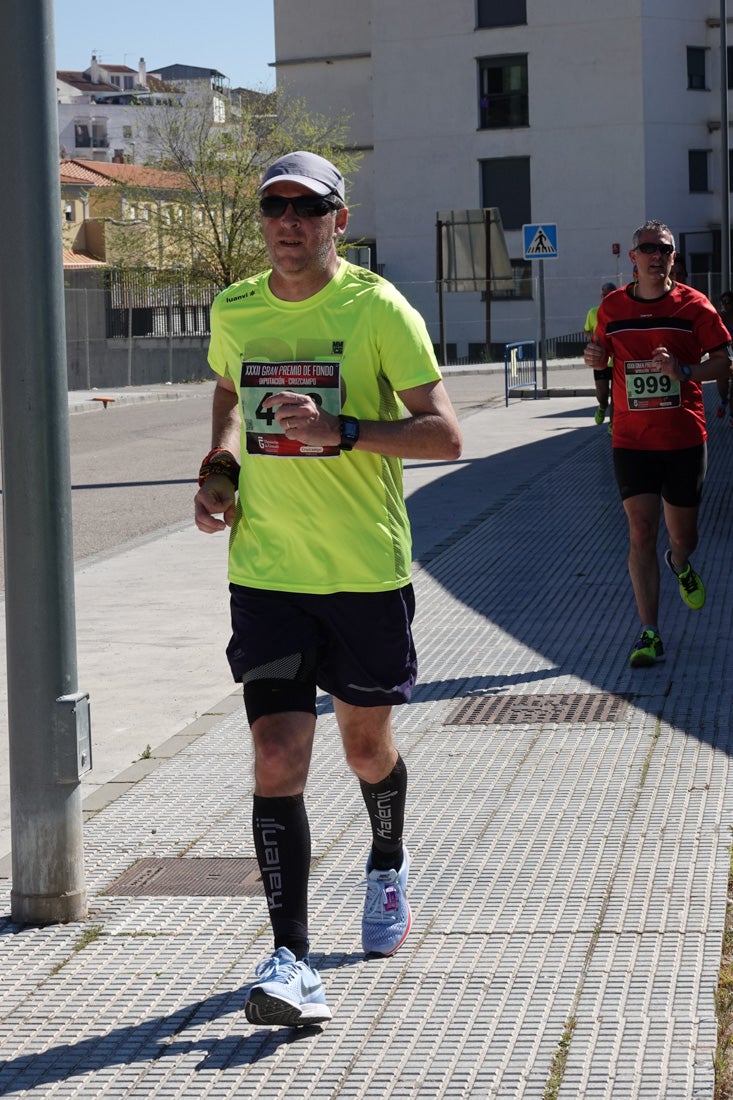 A algunos participantes parece que los 10 kilómetros del reccorido de la prueba de fondo de Loja se les hace leve a tenor de sus sonrisas y buen rollo. Otros en cambio parecen sufrir más o simplemente se concentran para disfrutar de la carrera.