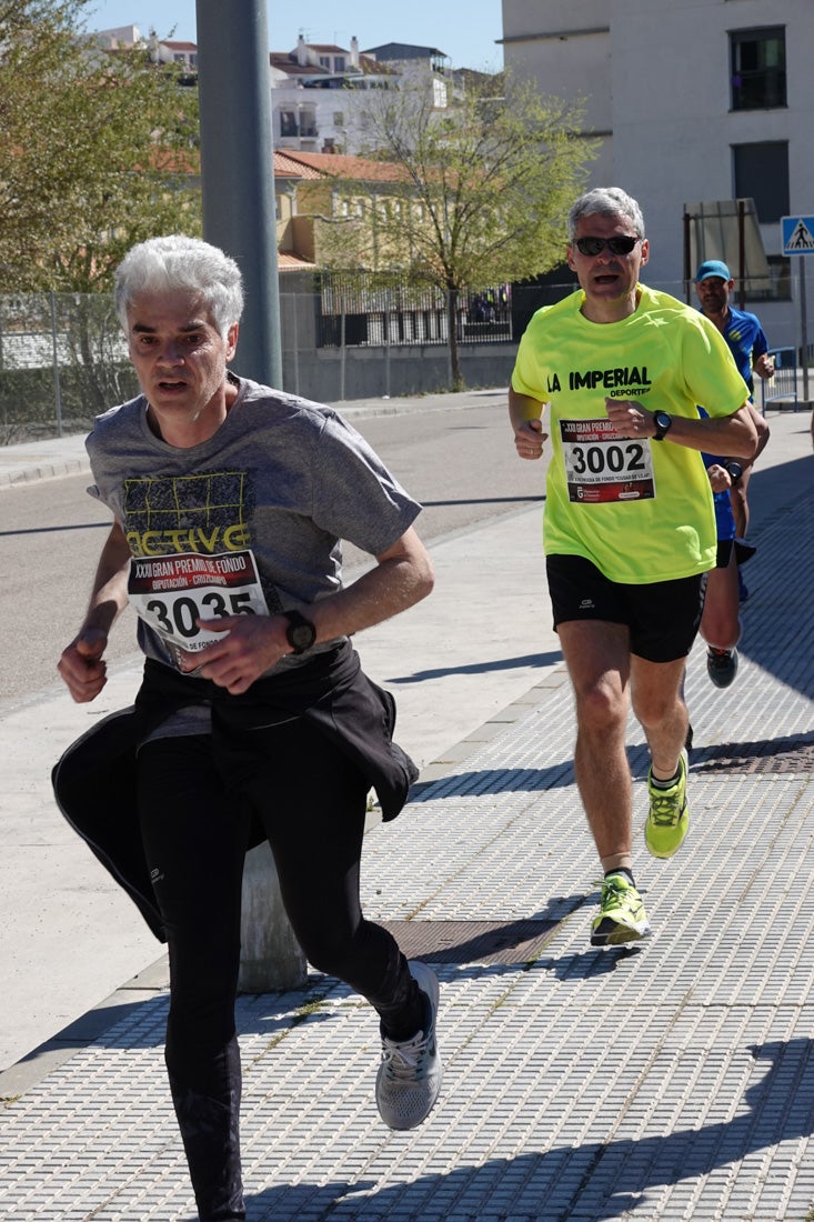 A algunos participantes parece que los 10 kilómetros del reccorido de la prueba de fondo de Loja se les hace leve a tenor de sus sonrisas y buen rollo. Otros en cambio parecen sufrir más o simplemente se concentran para disfrutar de la carrera.