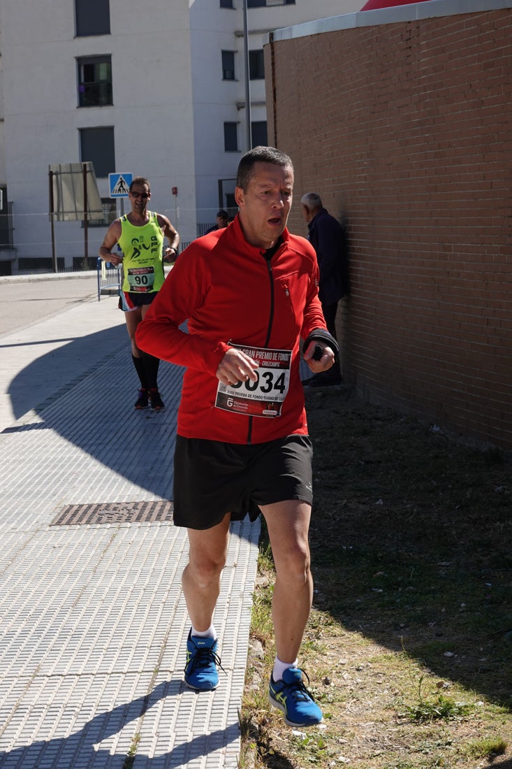 A algunos participantes parece que los 10 kilómetros del reccorido de la prueba de fondo de Loja se les hace leve a tenor de sus sonrisas y buen rollo. Otros en cambio parecen sufrir más o simplemente se concentran para disfrutar de la carrera.