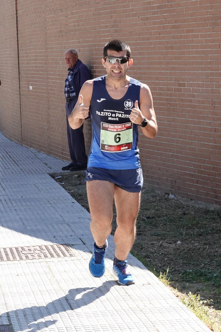 A algunos participantes parece que los 10 kilómetros del reccorido de la prueba de fondo de Loja se les hace leve a tenor de sus sonrisas y buen rollo. Otros en cambio parecen sufrir más o simplemente se concentran para disfrutar de la carrera.