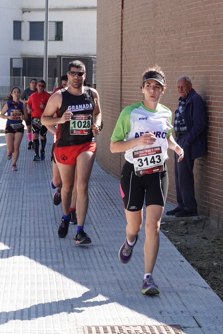 A algunos participantes parece que los 10 kilómetros del reccorido de la prueba de fondo de Loja se les hace leve a tenor de sus sonrisas y buen rollo. Otros en cambio parecen sufrir más o simplemente se concentran para disfrutar de la carrera.