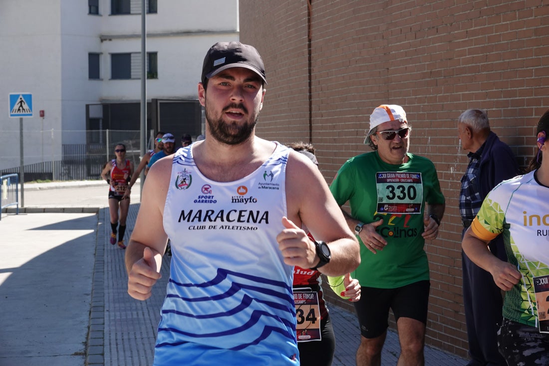 A algunos participantes parece que los 10 kilómetros del reccorido de la prueba de fondo de Loja se les hace leve a tenor de sus sonrisas y buen rollo. Otros en cambio parecen sufrir más o simplemente se concentran para disfrutar de la carrera.