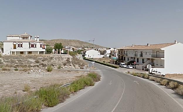 Un afectado por inhalación de humo en el incendio de una casa prefabricada en La Malahá (Granada)