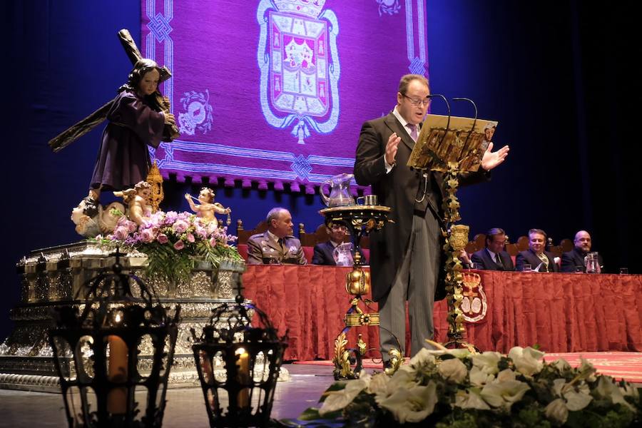 «Dueles de hermosa Granada», fue el primer piropo que le lanzó a la ciudad mientras una música de fondo lo acompañaba