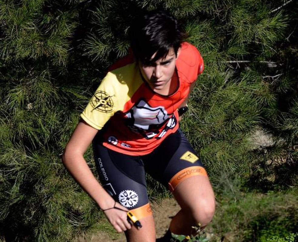 Ascendente. Paula Martín, durante una de las pruebas de esta temporada de orientación a pie, modalidad que comparte con la de bici de montaña
