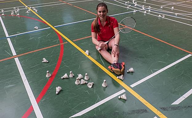 Imagen principal - «Como mujer aguanto mucho, en la selección tengo que jugar con falda y no es lo que me pongo»