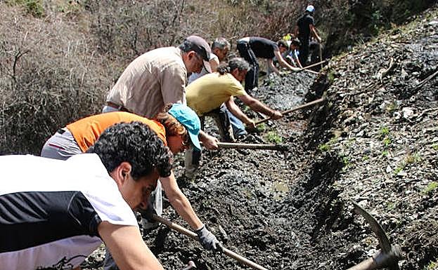 El Laboratorio MEMOLab-UGR comienza la campaña de limpieza de acequias históricas