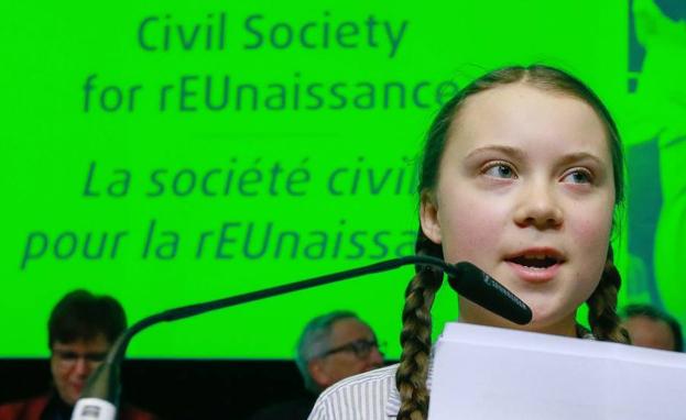La joven activista Greta Thunberg participa en el evento «Sociedad civil por el renacimiento» en Bruselas. 