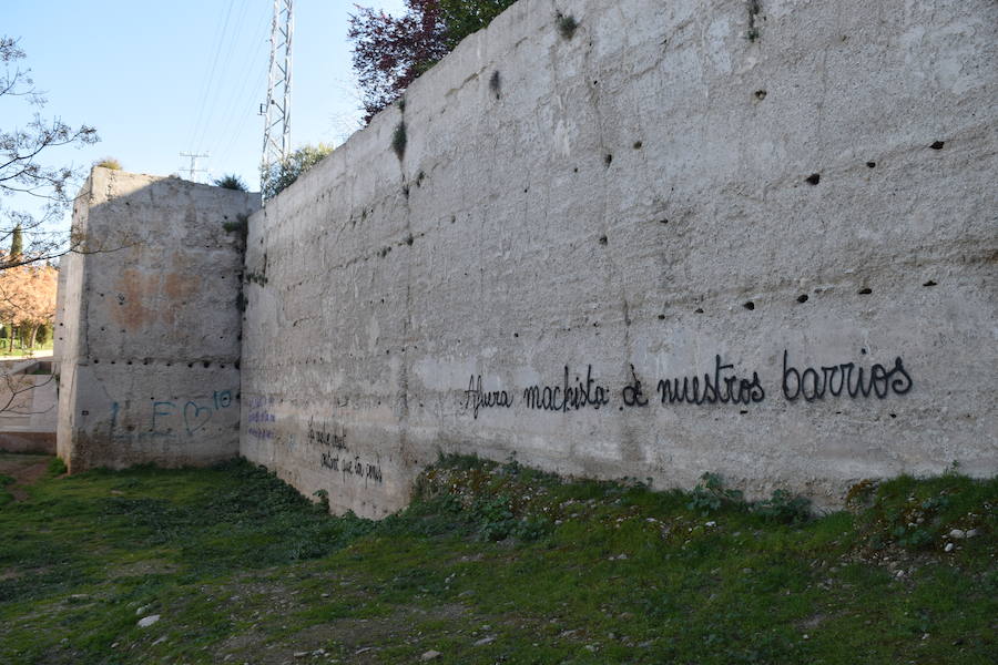 Algunos de los grafitis localizados en la muralla de la Alberzana, otros espacios del Albaicín y el Centro. 