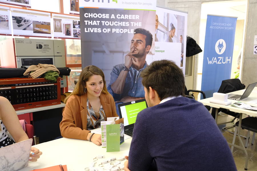 Una veintena de empresas oferta más de 320 puestos de trabajo para profesionales TIC