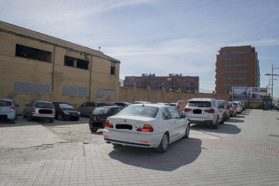 El Ayuntamiento eliminará un carril de tráfico en la avenida de la Ilustración para convertirlo en plazas de estacionamiento