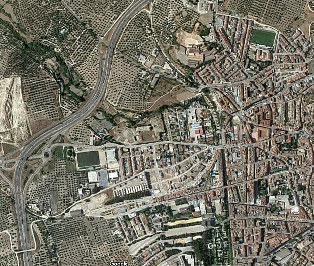 Vista aérea de Martos, rodeada por el este por una zona de 57 hectáreas de interés arqueológico.