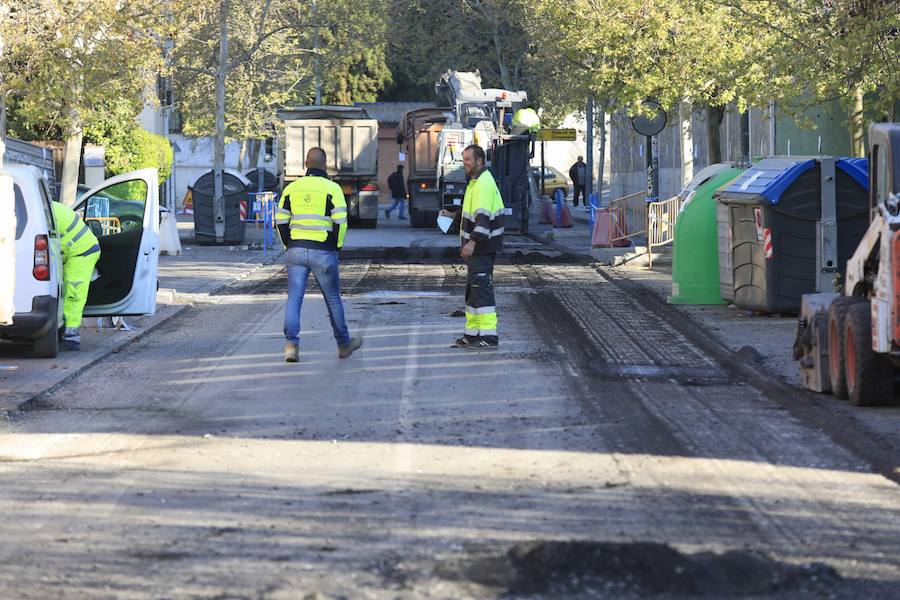 La Policía Local ha reforzado el dispositivo para regular la circulación en las horas puntas | La grúa ha retirado esta mañana otros seis vehículos 