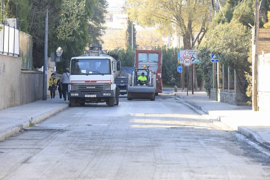 La Policía Local ha reforzado el dispositivo para regular la circulación en las horas puntas | La grúa ha retirado esta mañana otros seis vehículos 