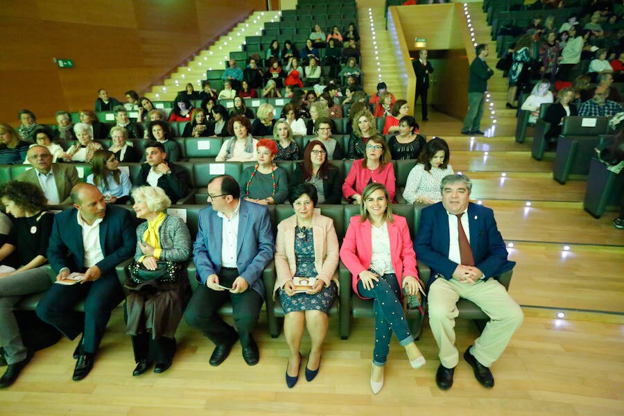El Parque de las Ciencias fue escenario este miércoles por la noche de la entrega de los premios Igualdad con los que la Diputación de Granada recooce la labor por equiparar a mujeres y hombres de diversos colectivos y entidades de la provincia.