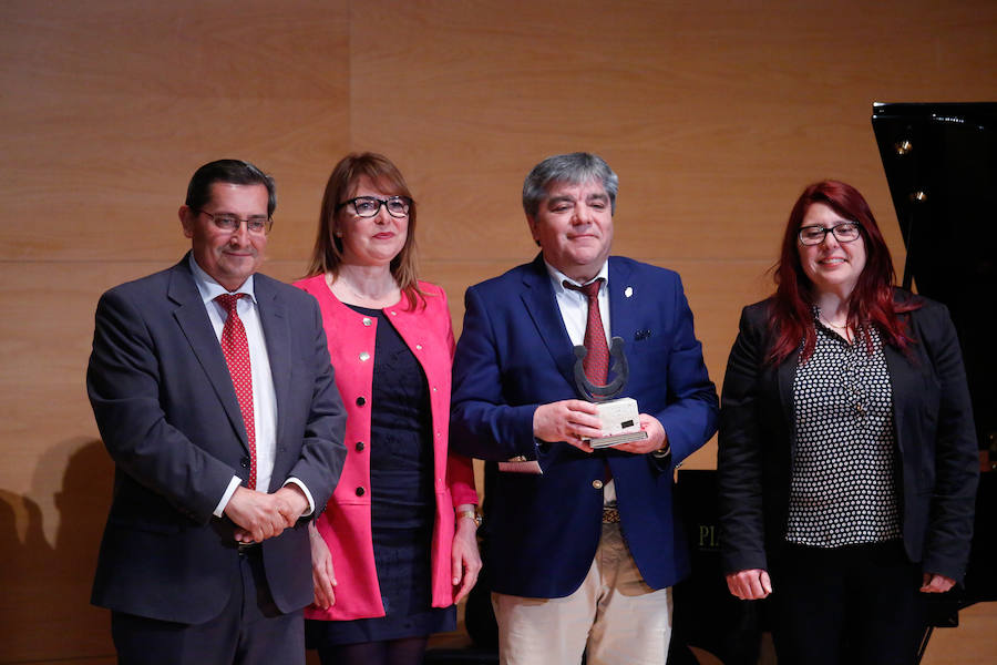 El Parque de las Ciencias fue escenario este miércoles por la noche de la entrega de los premios Igualdad con los que la Diputación de Granada recooce la labor por equiparar a mujeres y hombres de diversos colectivos y entidades de la provincia.