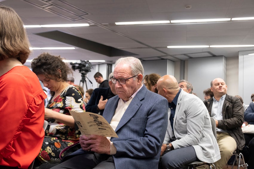 Granada se vistió de versos en un día en que casi 60 autores leyeron obras propias y ajenas en 25 establecimientos