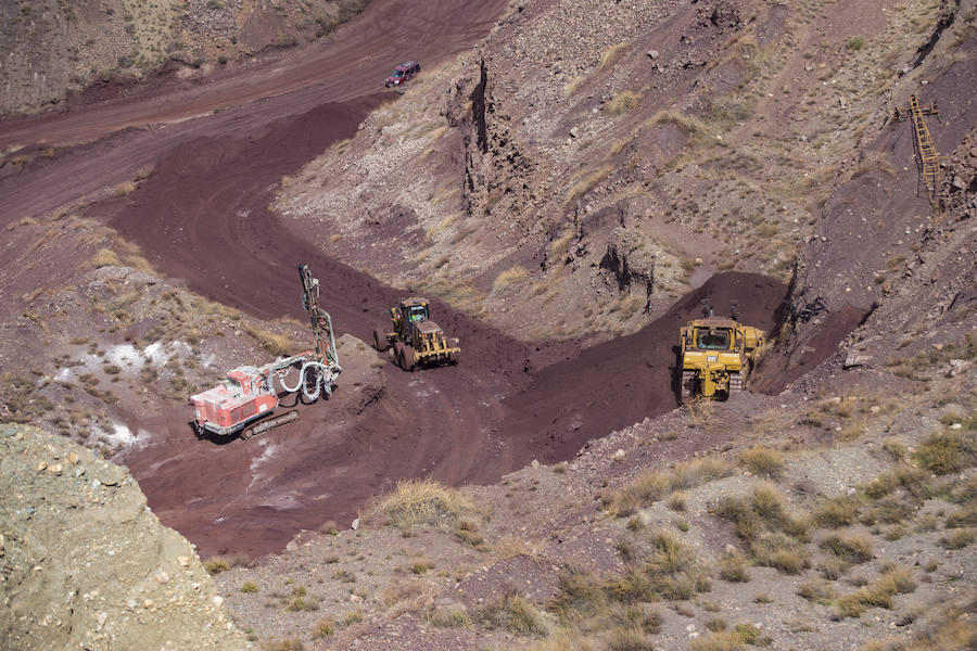 Cerradas desde 1996, las minas de Alquife vuelven a extraer mineral 23 años después gracias al desbloqueo burocrático tras meses esperando la puesta en marcha de la fase de explotación, pues la Junta había firmado en marzo de 2018 el plan de labores.