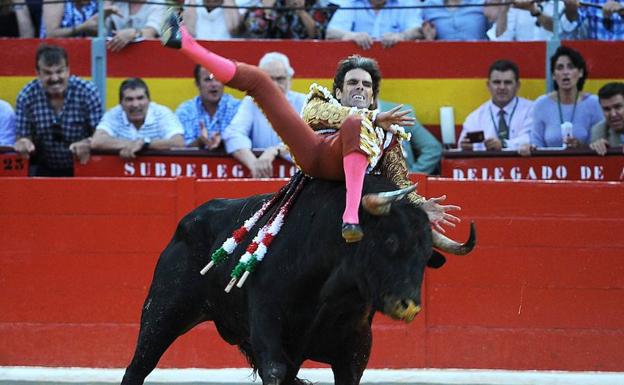 José Tomás toreó por última vez en Granada en 2014, protagonizando una «cogida espeluznante». 