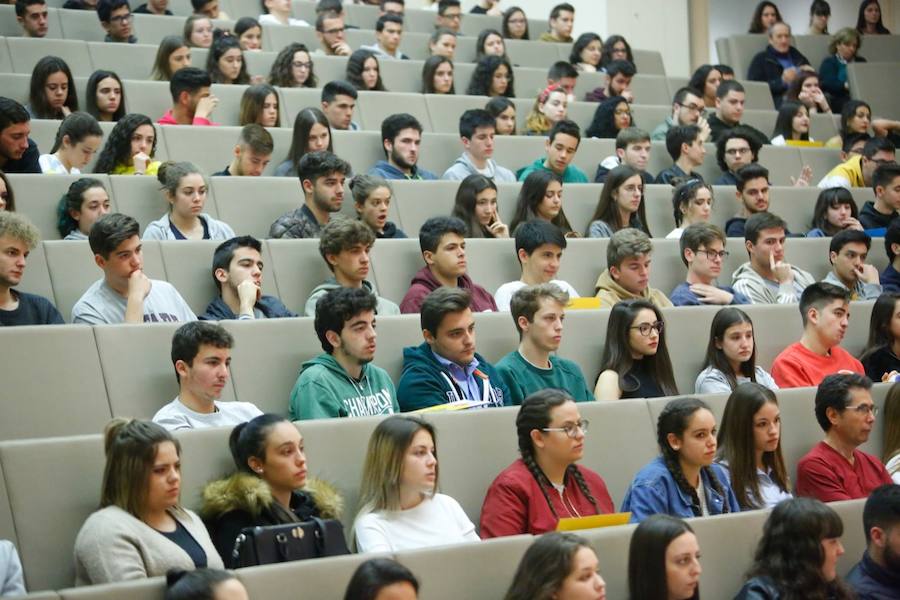 La Universidad granadina oferta más de ochenta grados diferentes (incluidos los dobles títulos)