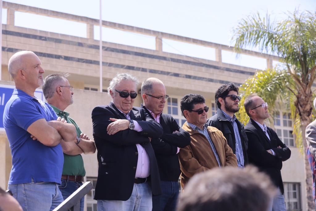 Alrededor de medio millar de personas se han concentrado en Motril para pedir que se hagan ya la canalizaciones de la presa