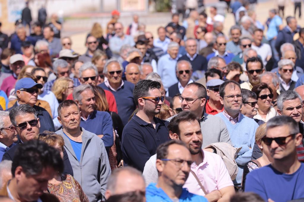 Alrededor de medio millar de personas se han concentrado en Motril para pedir que se hagan ya la canalizaciones de la presa