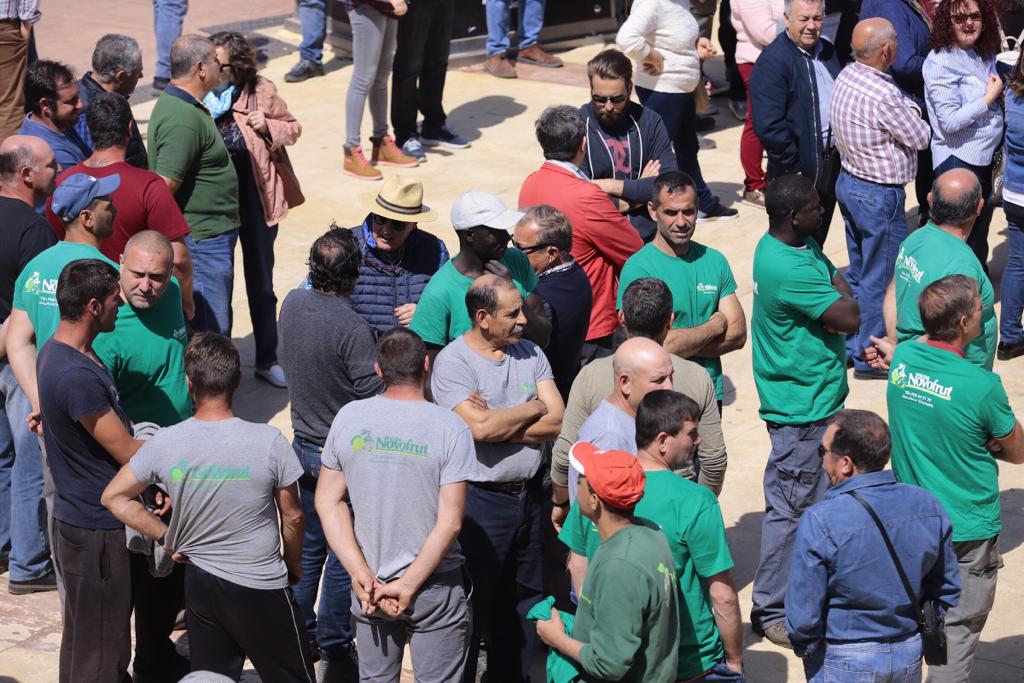 Alrededor de medio millar de personas se han concentrado en Motril para pedir que se hagan ya la canalizaciones de la presa