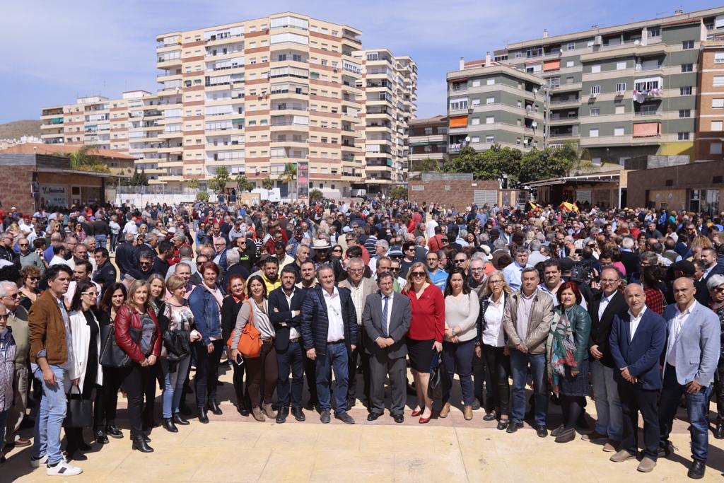 Alrededor de medio millar de personas se han concentrado en Motril para pedir que se hagan ya la canalizaciones de la presa