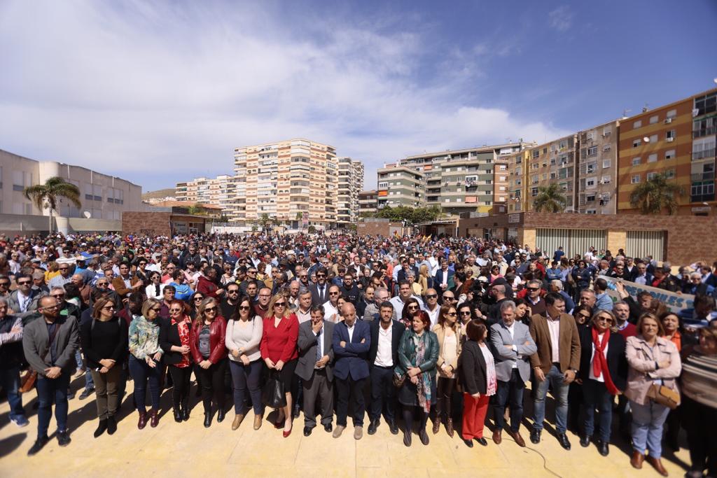 Alrededor de medio millar de personas se han concentrado en Motril para pedir que se hagan ya la canalizaciones de la presa