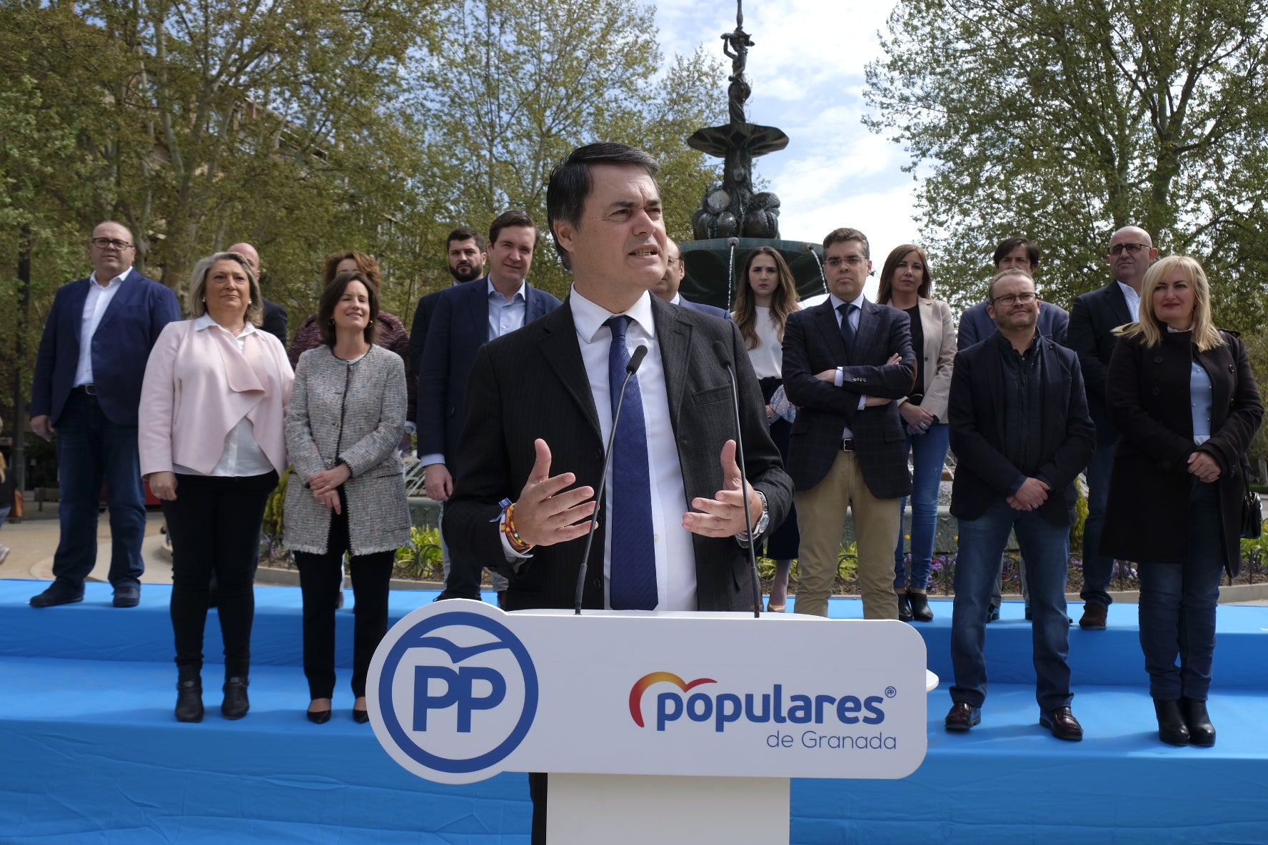 Sebastián Pérez, presidente provincial del PP de Granada ha presentado esta mañana las candidaturas al Congreso y Senado con las que el PP granadino «sale a ganar con los mejores» las próximas elecciones generales