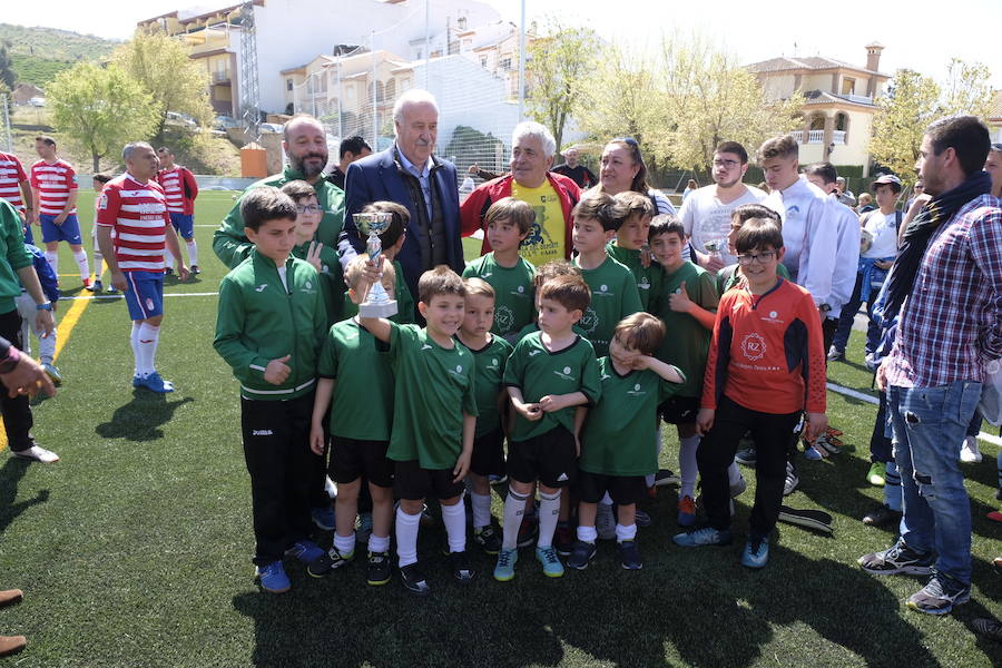 El ex seleccionador nacional ha acudido esta mañana a la Gala del Deporte de Cájar, donde cientos de niños disputan un torneo de fútbol base