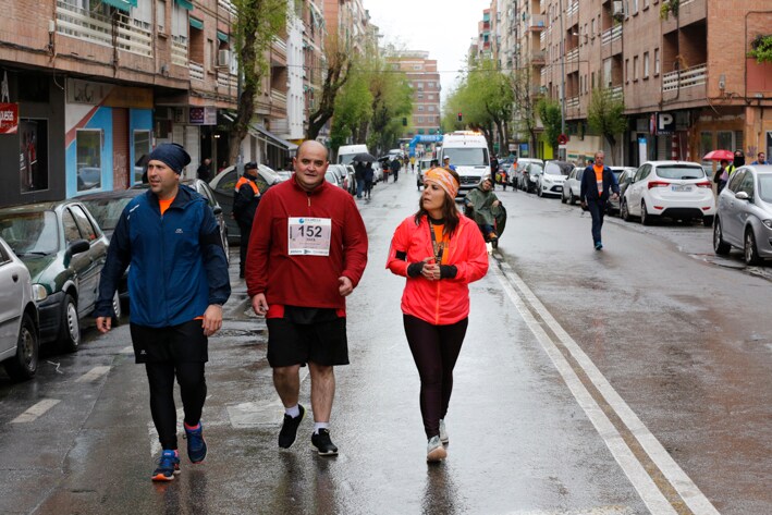 Cerca de 4.000 personas participan en la decimotercera edición del Memorial, marcada por la lluvia, en la que también se animan los corredores de las categorías inferiores, la cantera.