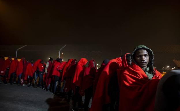 Un grupo de inmigrantes que llegó en enero al puerto de Motril