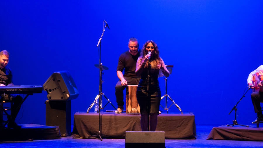 La vigésimo tercera edición de la Convivencia de Personas Mayores Granadinas arrancó ayer tarde con la lectura del pregón del mayor a cargo del escritor y periodista Francisco Gil Craviotto en el teatro Isabel la Católica. La ciudad inicia así, hasta el 12 de mayo, una amplia programación cultural, deportiva y de ocio protagonizada y dirigida a las personas mayores, en la que se esperan superar los 5.000 participantes alcanzados en 2018, según la edil de Derechos Sociales, Jemi Sánchez. 