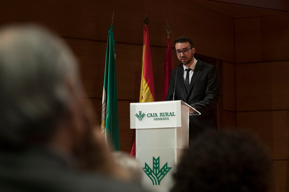 La sede central de la caja de ahorros fue el escenario de la entrega de los premios a la excelencia académica en un emotivo acto presentado por la periodista Encarna Ximénez de Cisneros.