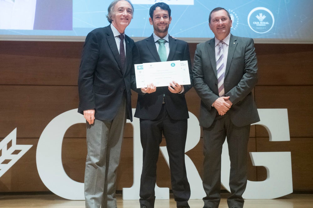 La sede central de la caja de ahorros fue el escenario de la entrega de los premios a la excelencia académica en un emotivo acto presentado por la periodista Encarna Ximénez de Cisneros.