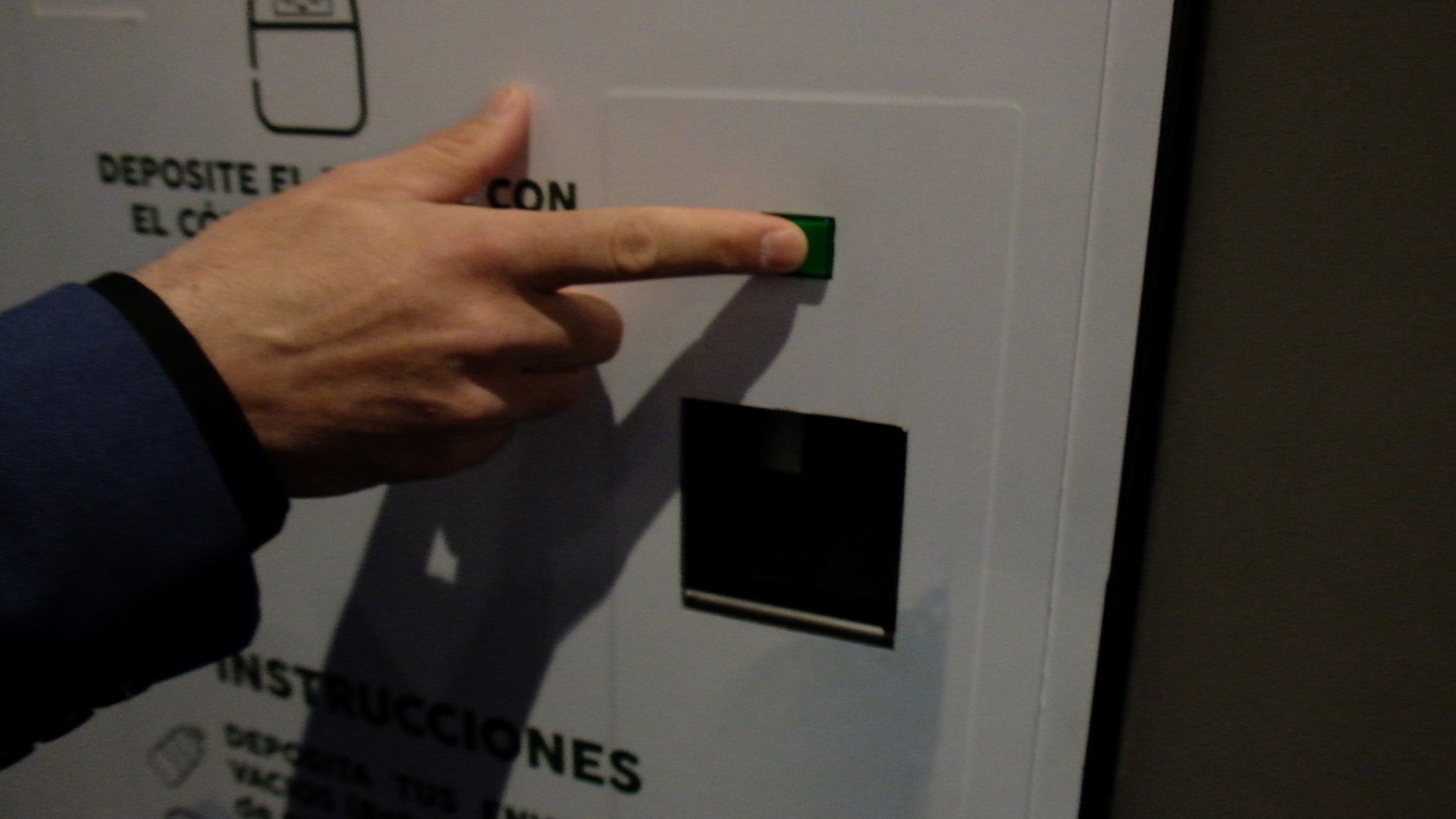 '4. Una vez terminamos de introducir los envases, pulsamos el botón para obtener el ticket.