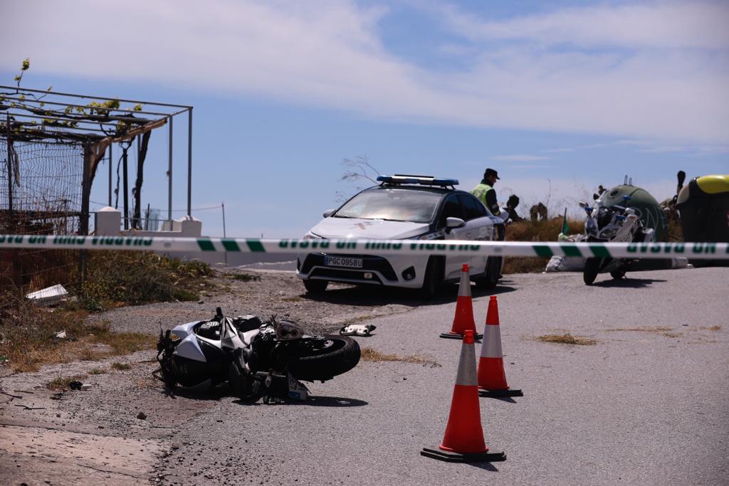 Un hombre ha perdido la vida al salirse de la vía y chocar contra una señal de tráfico