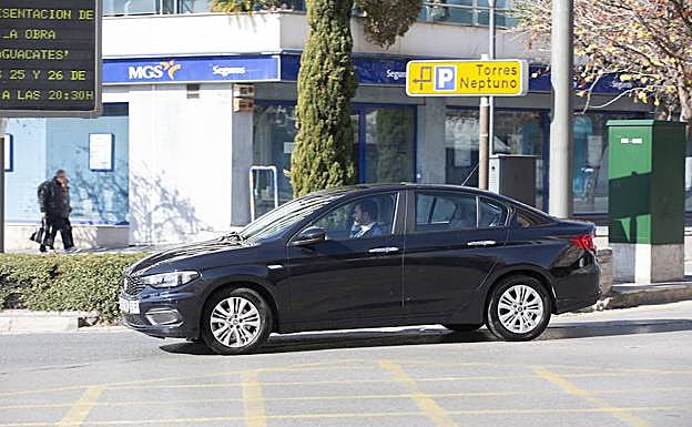 Uno de los coches de Uber que circulan por la capital