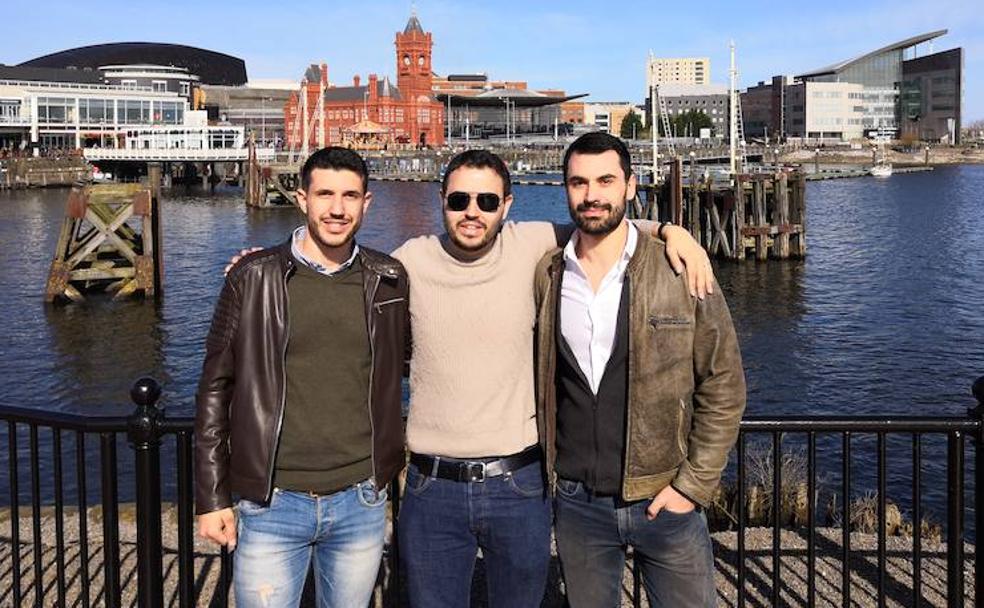 Marcos, Jose y Miguel Camacho, reunidos en Cardiff 