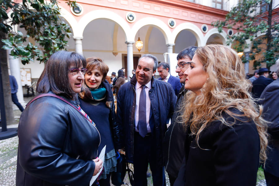 Los premios Granada, ciudad de la Ciencia y la Innovación cumplen su segunda edición con la buena noticia de que se han presentado el doble de candidaturas que en la primera. El patio del Ayuntamiento acogió la entrega, que contó con una divertida actuación