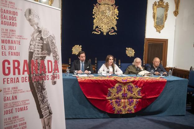 Presidencia del acto de presentación de los carteles.