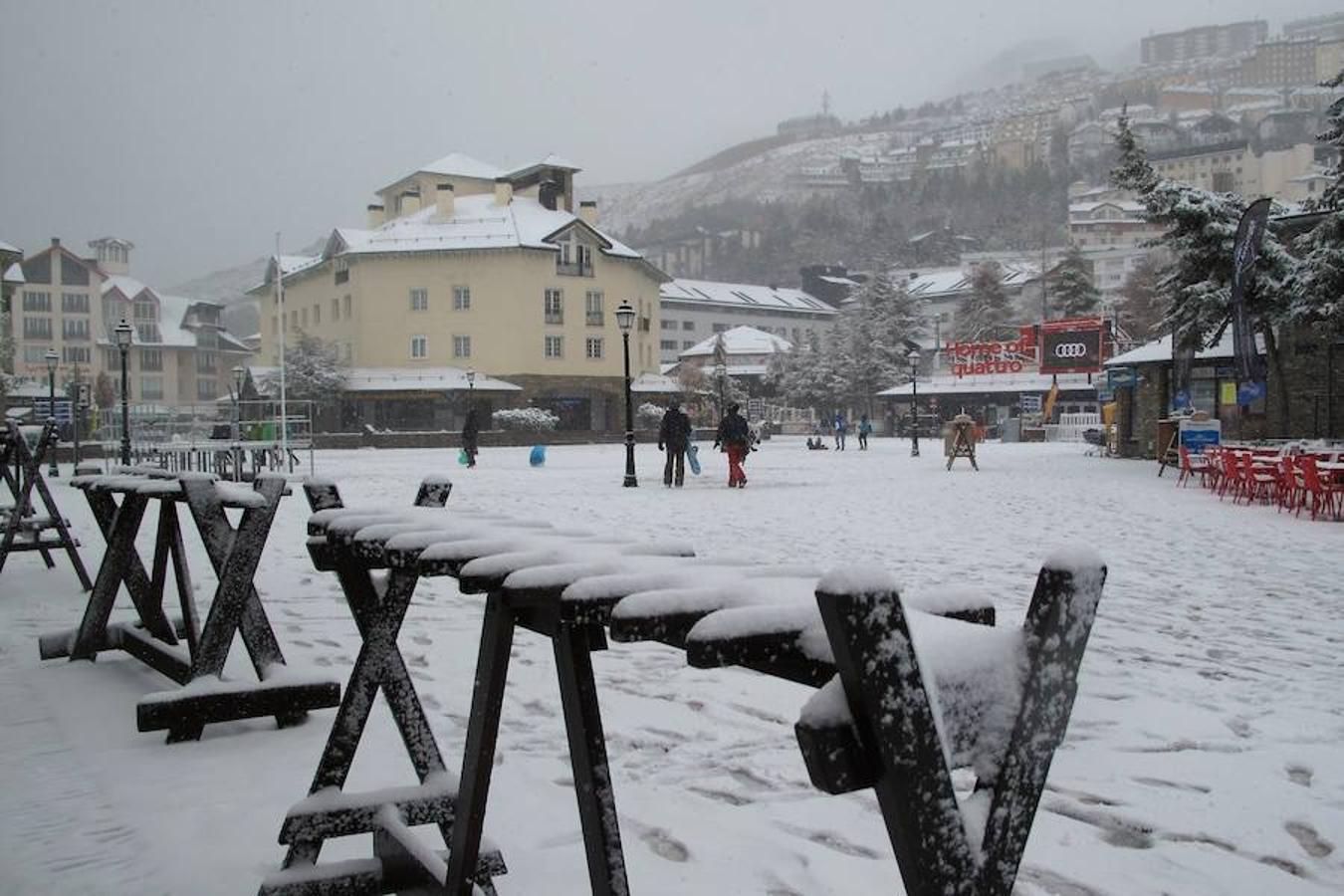 Las bajas temperaturas han vuelto con el mes de abril y en Sierra Nevada ha vuelto a caer nieve 