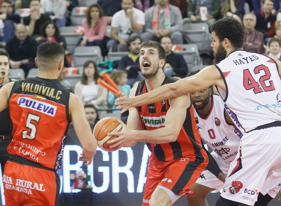 Iriarte intenta levantarse durante el duelo frente a Valladolid. 