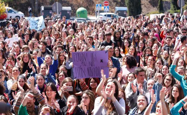 Protesta de alumnos, el pasado jueves en la Universidad. 